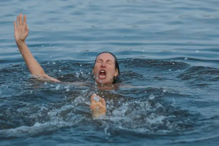 Spiritual Meaning of Someone Drowning in a Dream