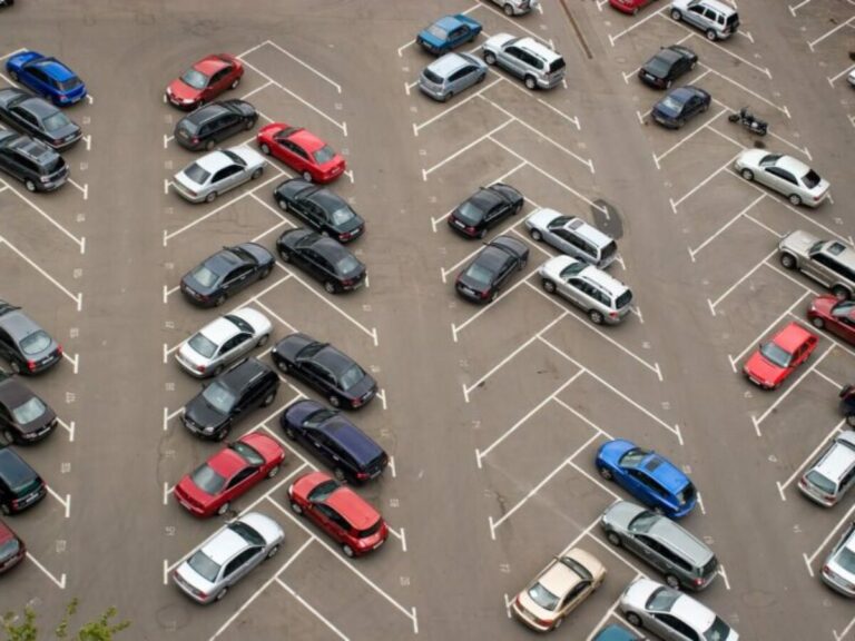 Spiritual Meaning of a Parked Car in a Dream